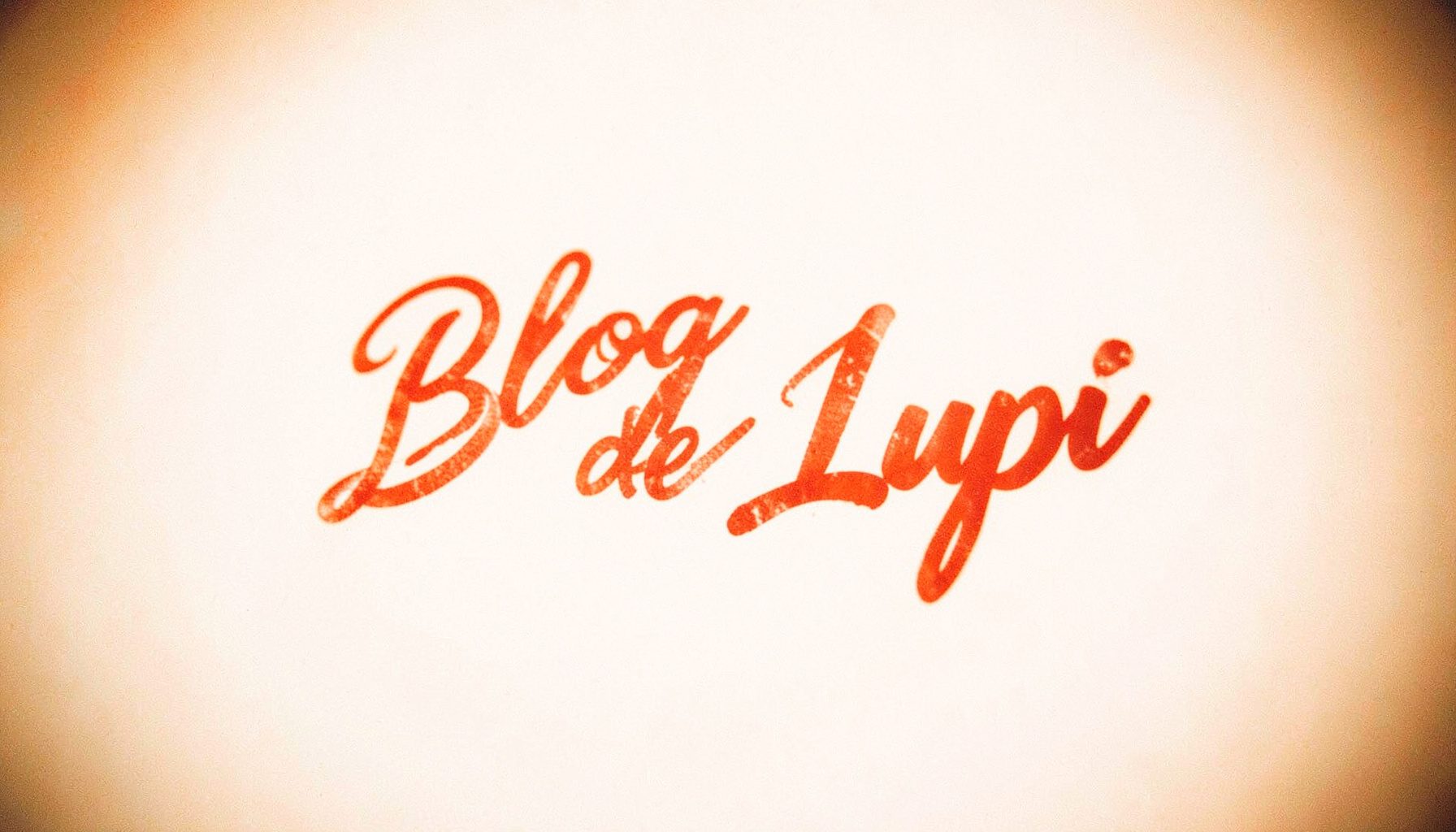El Blog de Lupi handwritten logo in warm red script on a white background